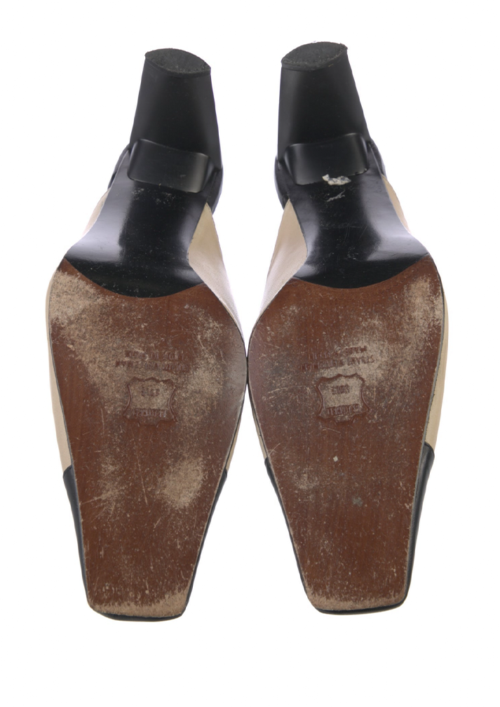 STUART WEITZMAN- SIZE 40