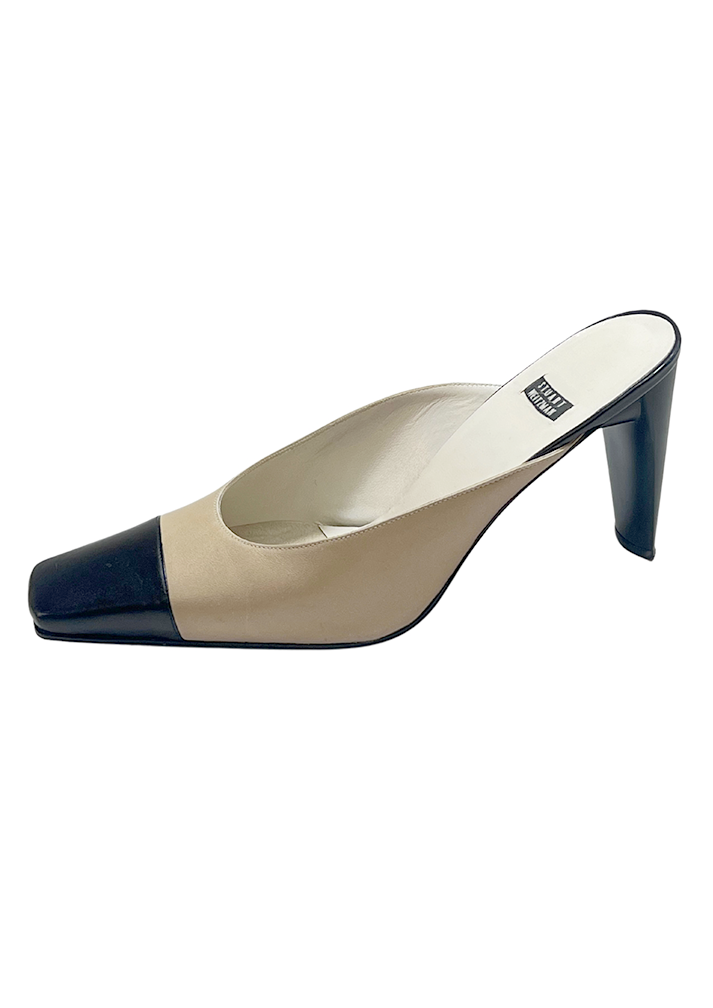 STUART WEITZMAN- SIZE 40